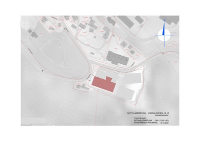 Situasjonsplan som viser tomtens topografi, eksisterende og planlagt bebyggelse, samt vegnett og avgrensninger.