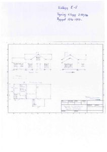 Tegning som viser fasadeopprikk (framside og side) samt etasjeplan for en bygning.