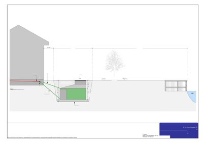Prinsippssnitt (Snitt A) som viser bygningens tverrsnitt, grunnkonstruksjon og tilknyttede ledninger.