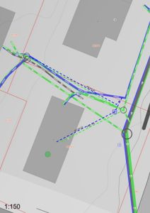 Kart eller situasjonsplan som viser tomt, bygninger (grå områder) og infrastruktur (grønne og blå linjer som antageligvis er veier eller ledninger).