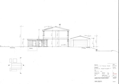 Fasadetegning som viser bygningens utseende fra fronten, inkludert mål og detaljer.