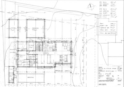 Etasjeplan (1. etasje) som viser romfordeling, dimensjoner og arealoppdeling for en bygning.