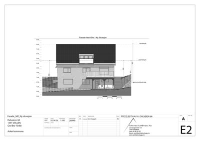 Fasadetegning av en bolig sett fra nord-øst, med høydeangivelser og terrengforhold.