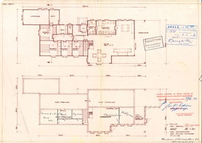 Etasjeplan med romfordeling, mål og innvendige vegglinjer for en bygning.