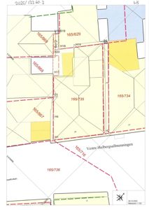 Situasjonsplan som viser eiendomsnummer (f.eks. 165/735), grenser, og nabolag (Vestre Holbergsallmenningen).