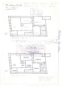 Plantegning av en bolig med to etasjer, der den øverste viser etasjen over 1. etasje og den nederste viser etasjen over 2. etasje. Tegningen inneholder rombetegnelser som 'stue', 'kjøkken', 'soverom', 'bad', 'garasje' og 'bod'.