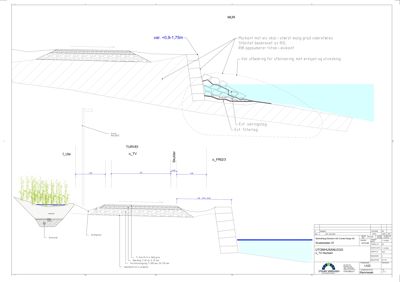 Snittegning som viser tverrsnitt gjennom et utomhusanlegg med detaljer om mur, stabilisering og drenering.