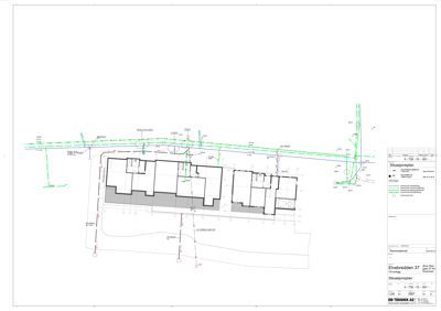 Situasjonsplan som viser bygningens plassering i forhold til eiendomsgrenser, veier og andre infrastruktur.
