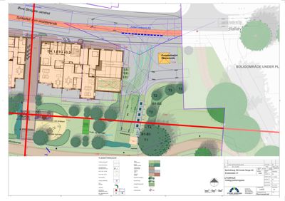 Situasjonsplan som viser tomtens beliggenhet, omgivende infrastruktur (veier, sykkelsti), beplantning, og plassering av bygninger (T1-T3) og utendørsanlegg (pumpestasjon, parkeringsplass).