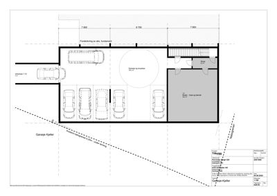Etasjeplan for en garasje med kjeller, som viser romfordeling, dimensjoner og parkeringsplasser.