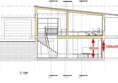 Snittegning (A-A) som viser bygningens tverrsnitt, inkludert trapp, etasjer og konstruksjonsdetaljer.