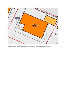 Situasjonsplan som viser bygningens plassering på tomten i forhold til tomtegrensen og vinduets posisjon.