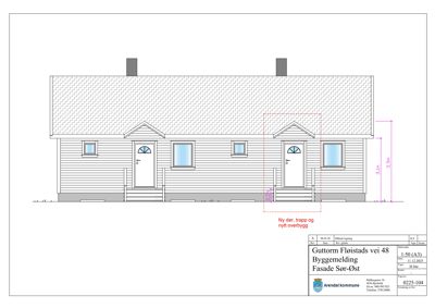 Fasadetegning av en enebolig med mål og merknader om endringer.