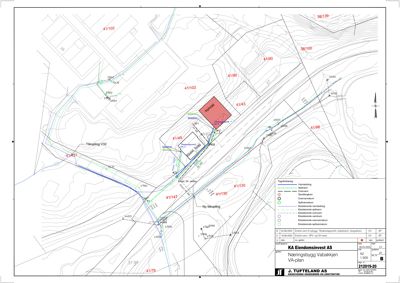 Situasjonsplan som viser tomtens beliggenhet, grenser, høydemålerlinjer og tilknytning til vei.