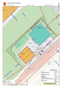 Situasjonsplan som viser tomtens form, grenser (faste og frie), terrengforhold, nabobebyggelse og plassering av ny- og eksisterende bygg.