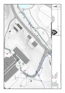 Situasjonsplan som viser tomtens topografi (konturlinjer), eksisterende og planlagte veier, anleggsmarkeringer og bygningers plassering i forhold til terrenget.