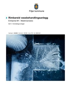 Fotografi av vann som strømmer ut av en stor rørforkning i et vassbehandlingsanlegg.