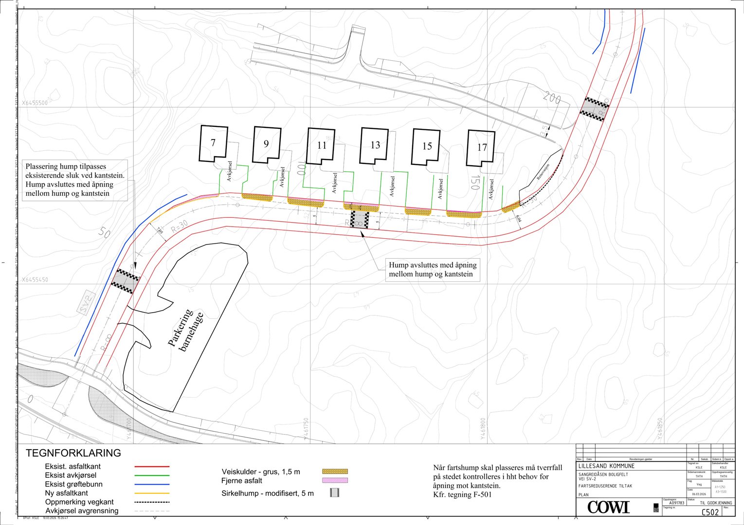 Situasjonsplan som viser plassering av hus (7, 9, 11, 13, 15, 17), parkeringsbarnhage, vegnettet, høydemålerlinjer og detaljer om hump og kantstein.