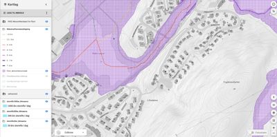 Kart med overlag (layers) som viser topografi, bebyggelse og vannføring (elv) i et område.
