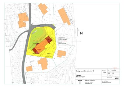 Situasjonsplan som viser tomtens beliggenhet, omgivelser, høyder og bygningers plassering.