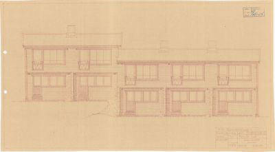 Fasadetegning som viser fronten på en toetasjes bygning med vinduer, dører og takkonstruksjon.