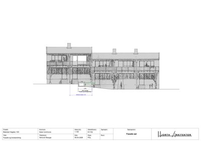 Fasadetegning (opprikk) av en bygning sett fra sør, med detaljer om vinduer, balkonger og trapper.