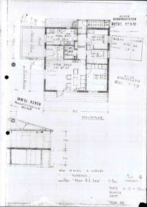 Bildet viser et etasjeplan (etasjeplan) for en typehus, med romfordeling, mål og innvendige detaljer.