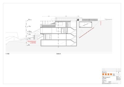 Snittegning (Snitt A) som viser bygningens tverrsnitt, høyder, trapp og konstruksjon.