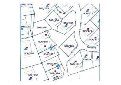 Situasjonsplan som viser eiendelsnummer (f.eks. 506/154), vegnavn (Lokes vei) og bygningsplasseringer.