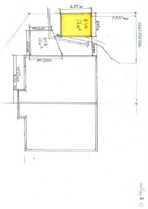 En håndtegnet etasjeplan (eller grunnplan) som viser romfordeling, dimensjoner og arealoppdelinger (BYA) for en bygning.