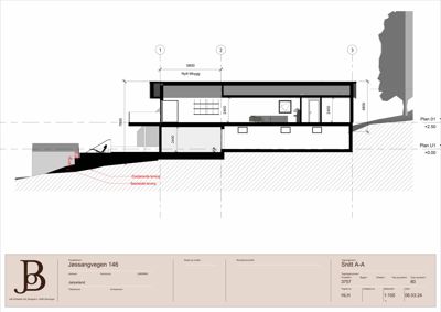 Snittegning (Snitt A-A) som viser bygningens tverrsnitt, høyder, innvendige rom og forhold til terreng.