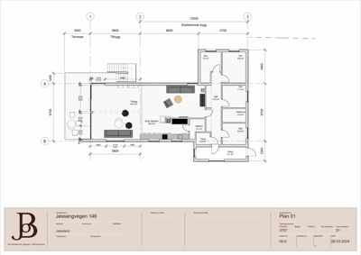 Etasjeplan (Plan 01) som viser romfordeling, dimensjoner og plassering av møbler for en bolig.