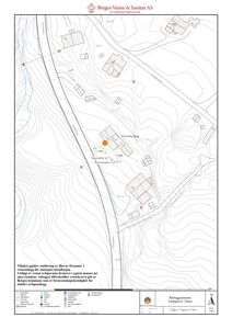 Situasjonsplan som viser tomtens topografi, eksisterende og planlagte bygninger, samt rørledninger og anlegg for renseanlegg.