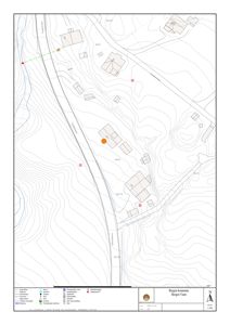 Situasjonsplan som viser topografi (høydekurver), eksisterende bygninger, vegnett og vannveier i et område.