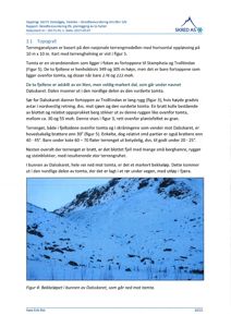 Fotografi av et fjellområde med snø og steinblokker, illustrerende terrenget i Dalsskaret.