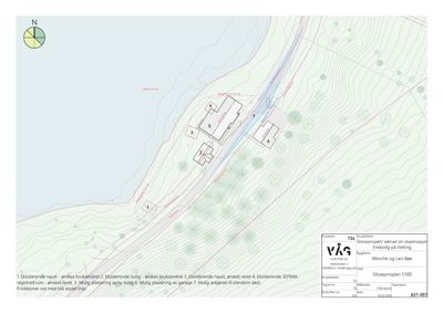 Situasjonsplan som viser tomtens topografi, eksisterende og planlagte bygninger, veier og vannveier.