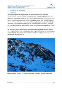 Fotografi av en fjellside med snø og stein, illustrerende terrengforhold for skredvurdering.