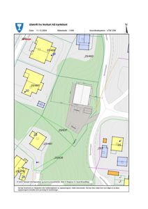 Situasjonsplan som viser tomtens grenser, naboeiendommer, veier og bygningers plassering.