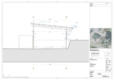 Snittegning (Snitt A) som viser bygningens tverrsnitt, høyder, takhelling og grunnplan.