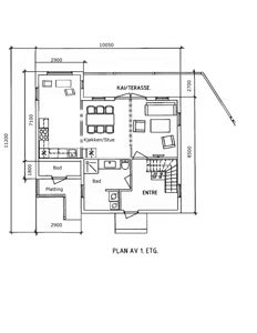 Plantegning av 1. etasje som viser romfordeling, dimensjoner og møblement.
