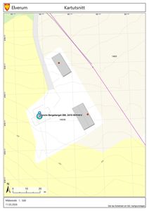 Kartutsnitt (situasjonskart) som viser tomtens beliggenhet, grenser, høydekurver og nabolag.