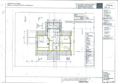 Etasjeplan (plantegning) som viser romfordeling, vegger, dører og trapp for et hus.