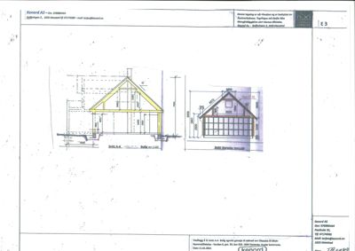 Snittegning (Snitt A-A) som viser bygningens tverrsnitt, takkonstruksjon og fasadeoppsett.