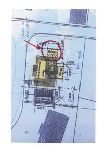 Situasjonsplan som viser tomtens grenser, eksisterende og planlagt bebyggelse (bolig, garasje, tilbygg), samt håndskrevne notater om 'Søknad om ferdisattest' og 'Ikke bygd'.