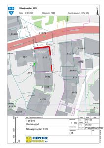 Situasjonsplan som viser tomtegrenser, nabotomter, veier og bygningsplasseringer med målestokk 1:500.