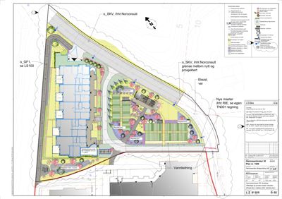 Situasjonsplan som viser tomtens grenser, eksisterende og nye veier, anleggsmuligheter (som tennisbaner og parkeringsplasser), samt bygningers plassering i forhold til omgivelsene.