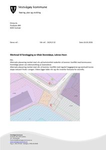 Et kartutsnitt (kartsnitt) som viser to alternative plasseringer (merket A og B) i forhold til kaiarealene og stormflo-faresone.