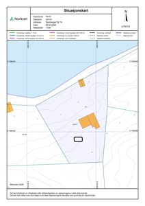 Situasjonskart (tomtekart) som viser eiendomsnummer, adresse, nabolagsgrenser, høydekurver og eiendomsarealer.