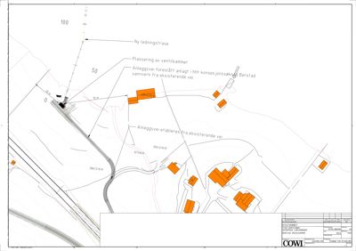 Situasjonsplan som viser plassering av nye anlegg (ledningsstrøer, ventilkamre) i forhold til eksisterende vei og bygninger.