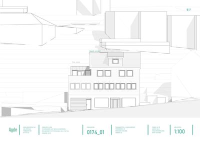 Fasadetegning (opprikk) av en bygning med omgivende terreng og nabobygninger.